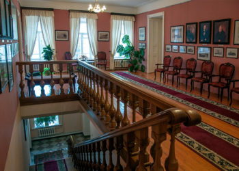Парадная лестница музея ростовского купечества